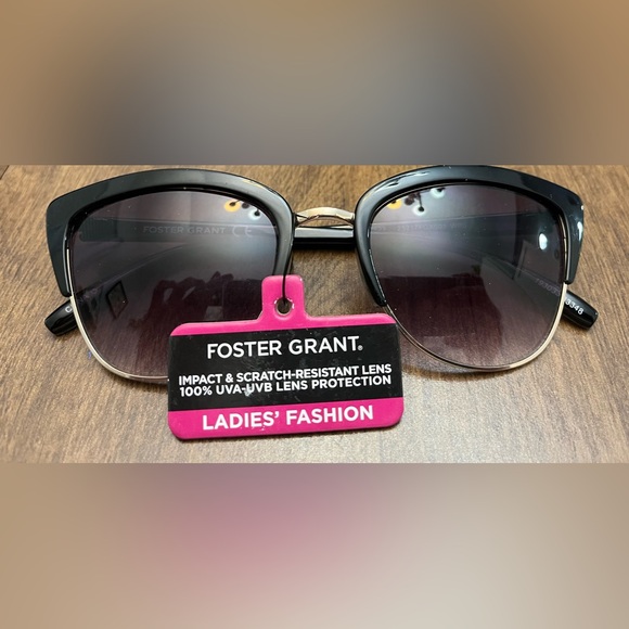 Foster Grant Women's Black Sunglasses (2x) - Picture 3 of 4
